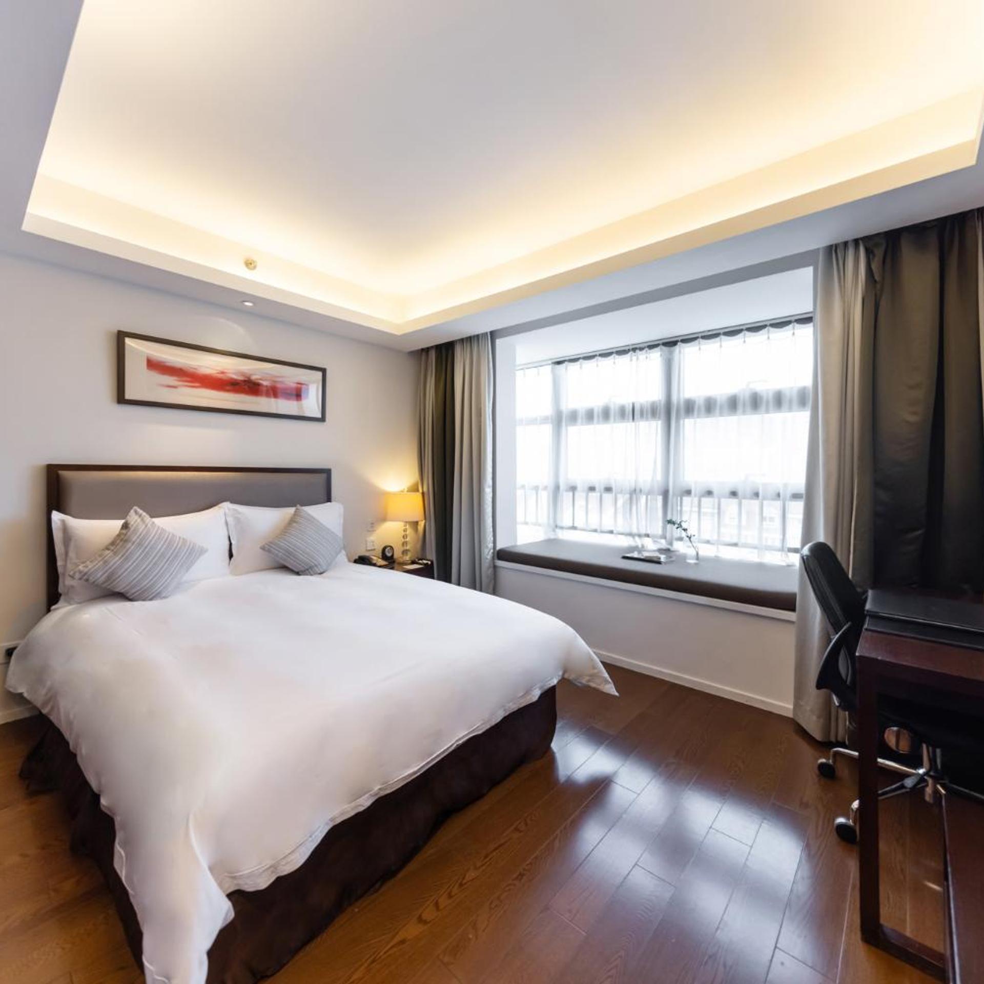 DELUXE SUITE