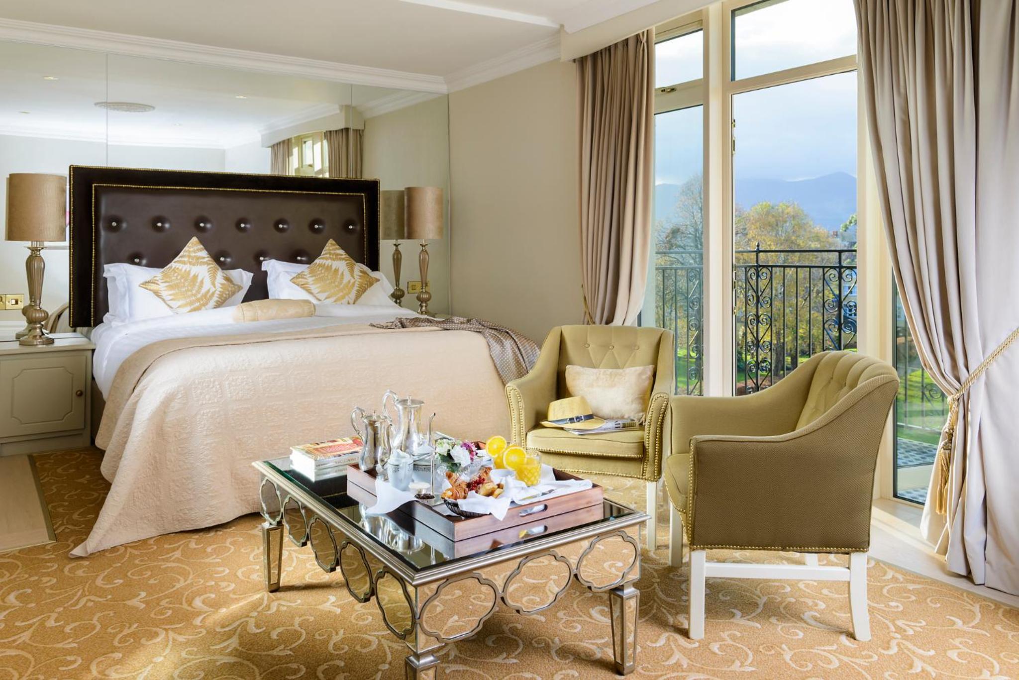 DELUXE, KING BED, GARDEN VIEW