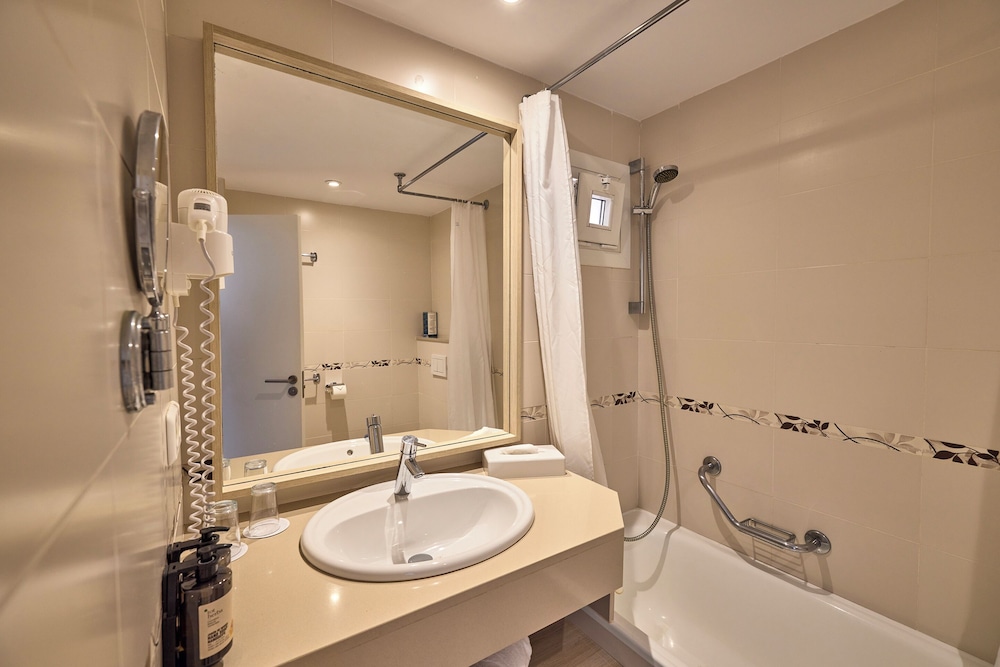 Universal Don Camilo Aparthotel 70/71