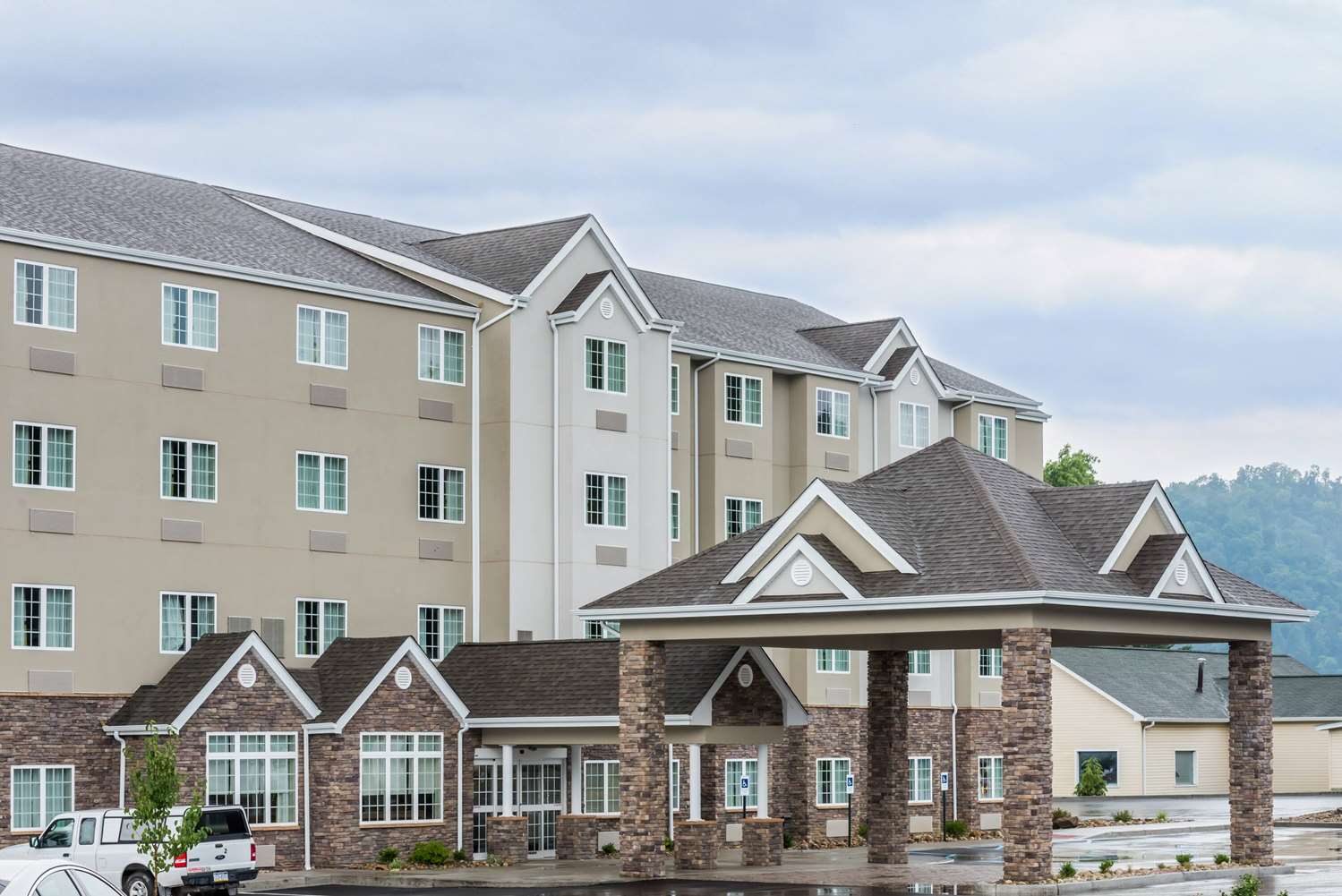 Microtel Inn And Suites By Wyndham New Martinsville 2/29