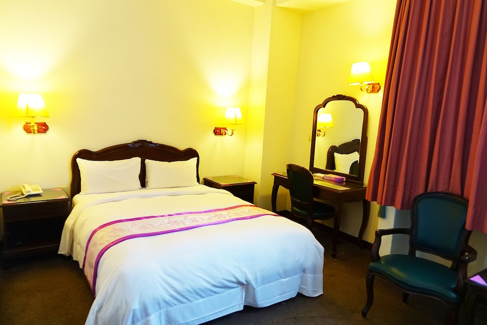 East Commercial Affairs Hotel 16/37