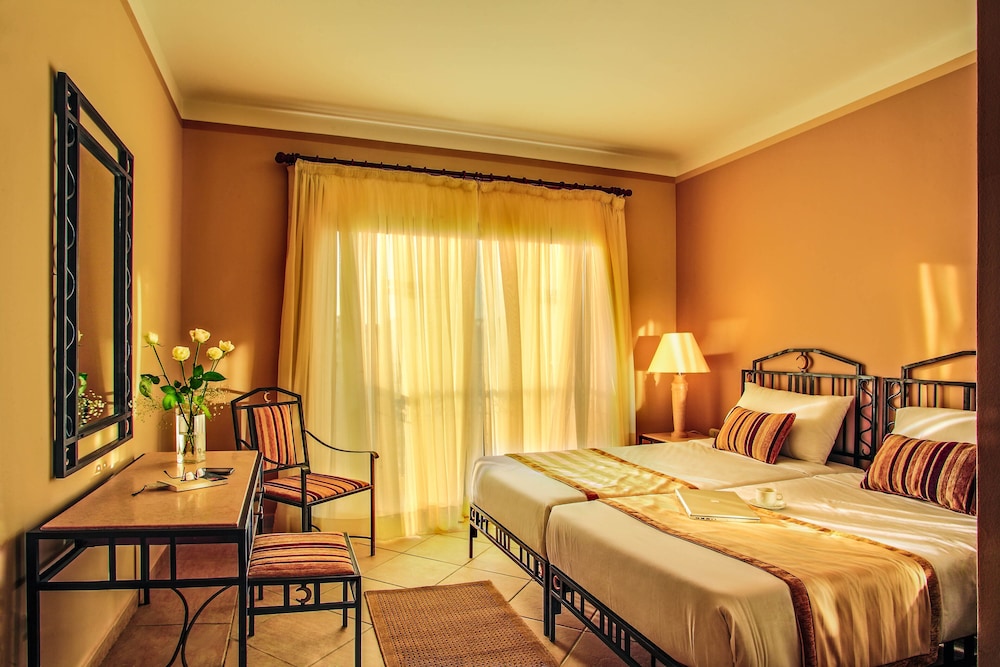 SUITE, SINGLE BED