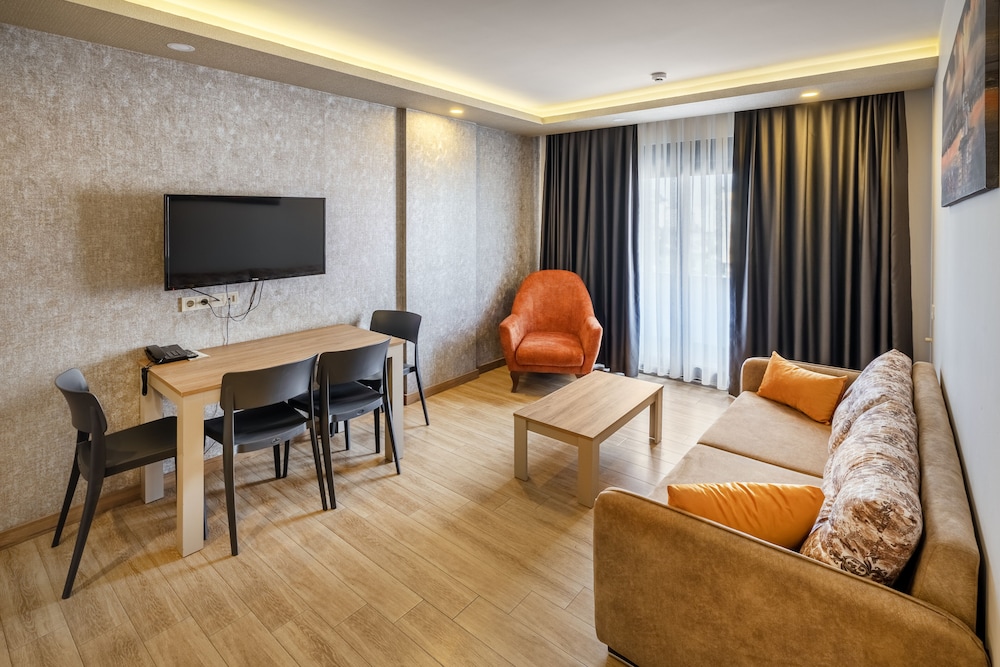 Golden World Suite Hotel 23/35