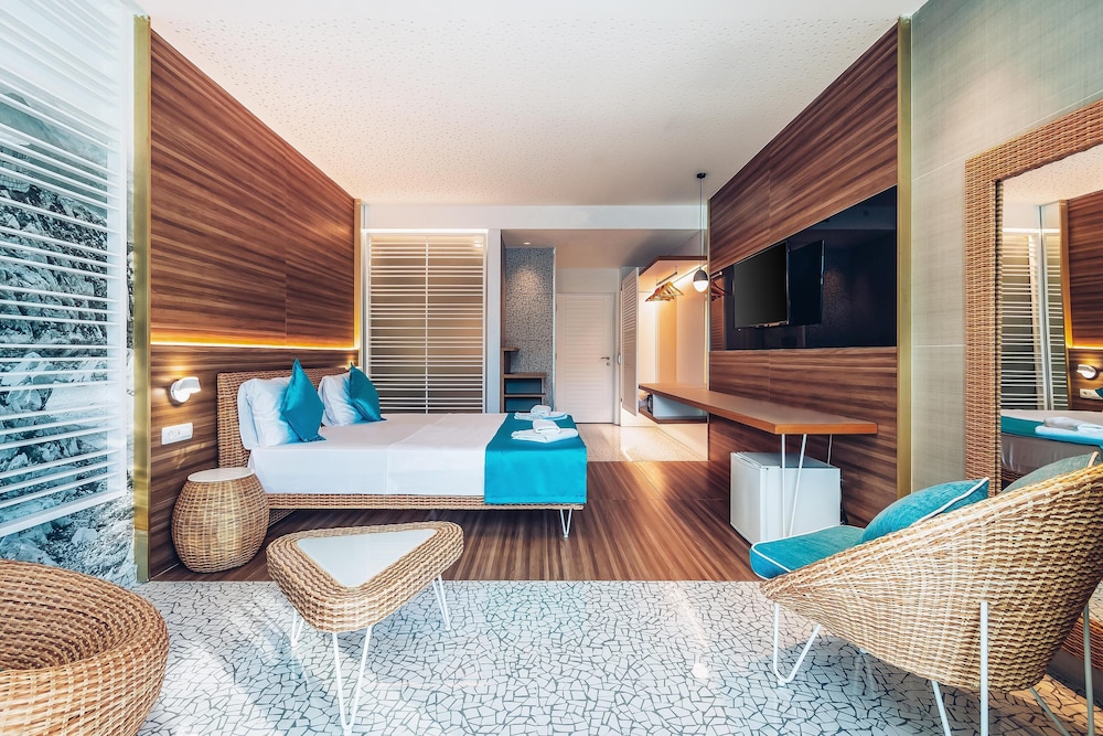Carine Hotel Kumbor 14/50