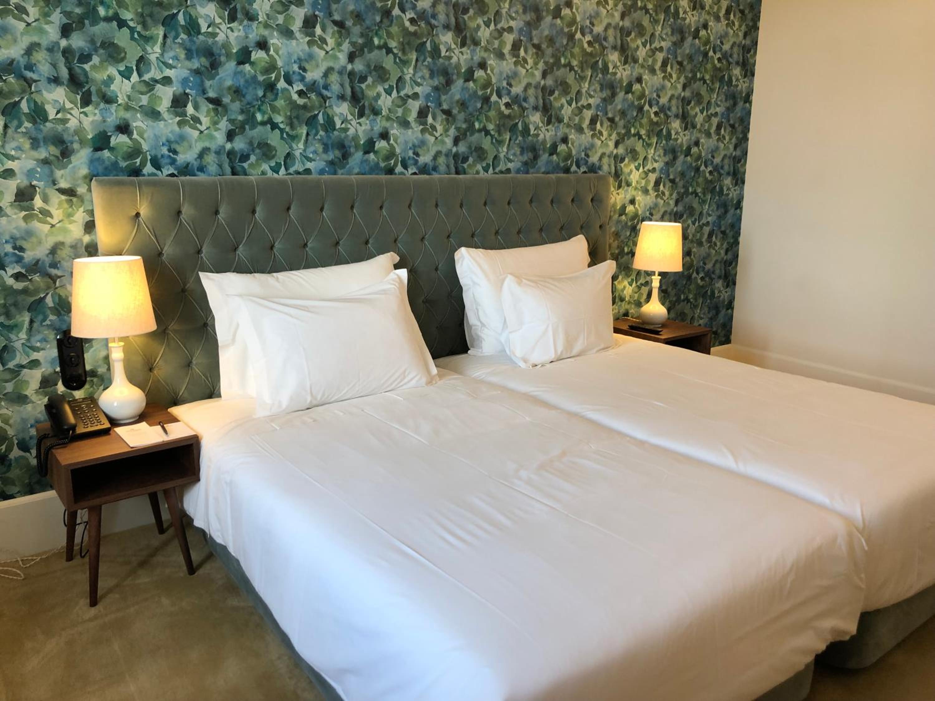 Palace, Twin Beds
