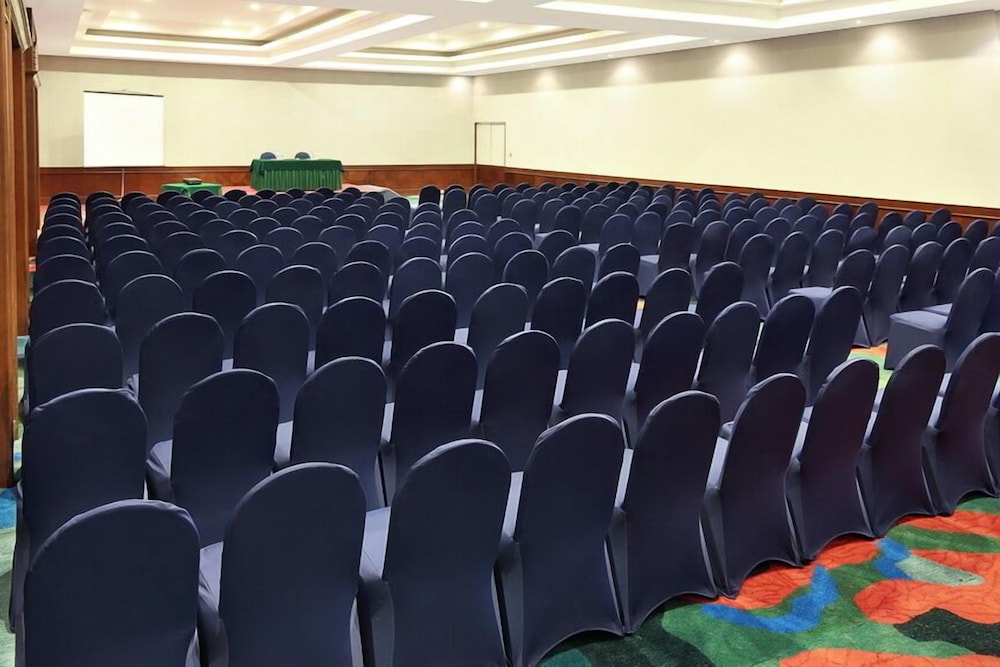Mercure Manado Tateli Resort And Convention 36/50