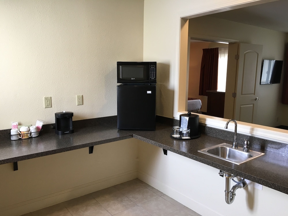 Ramada by Wyndham Elko Hotel at Stockmen's Casino 18/36