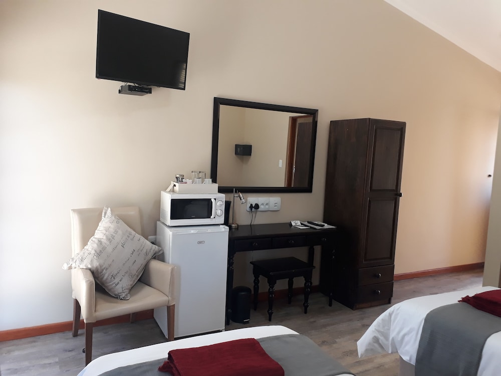 17 On Bird Guest House 29/50