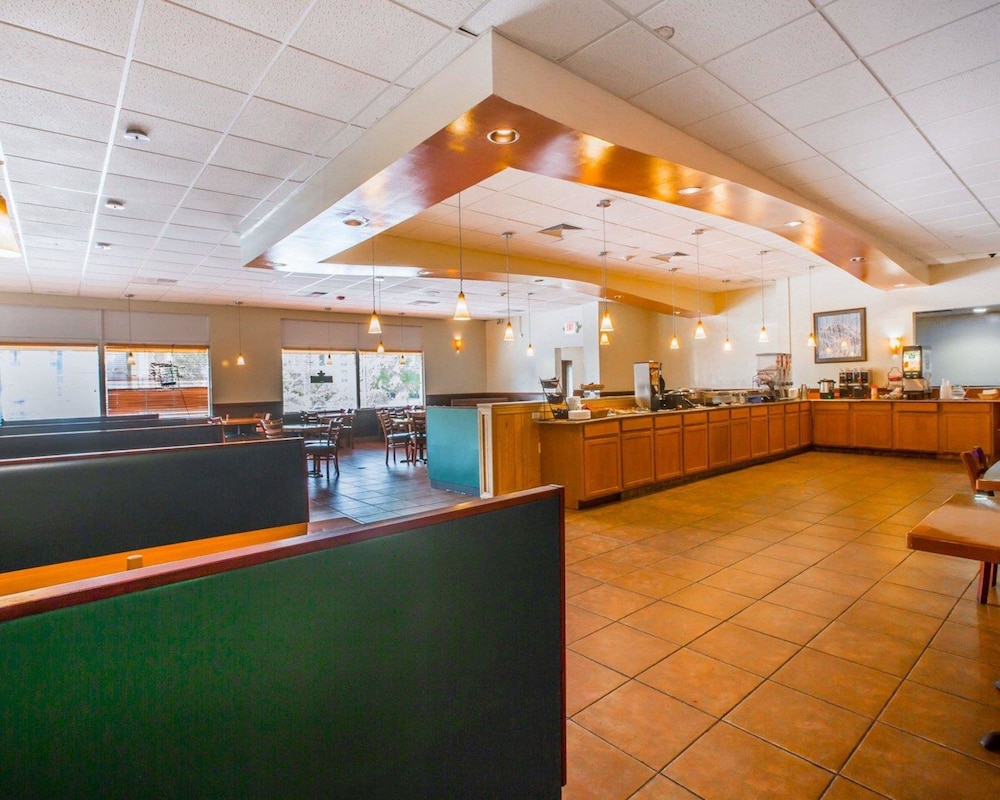 Quality Inn & Conference Center Brattleboro North 12/64