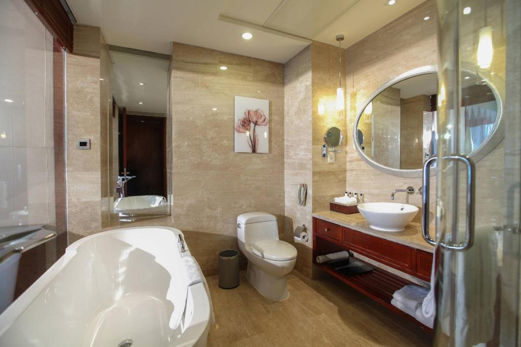 Capital, Suite, King Bed, City View, Executive Lounge Access, High Floor، Beijing Marriott Hotel Northeast 4/6