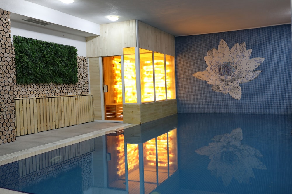 Hotel Elegant Lux 66/90