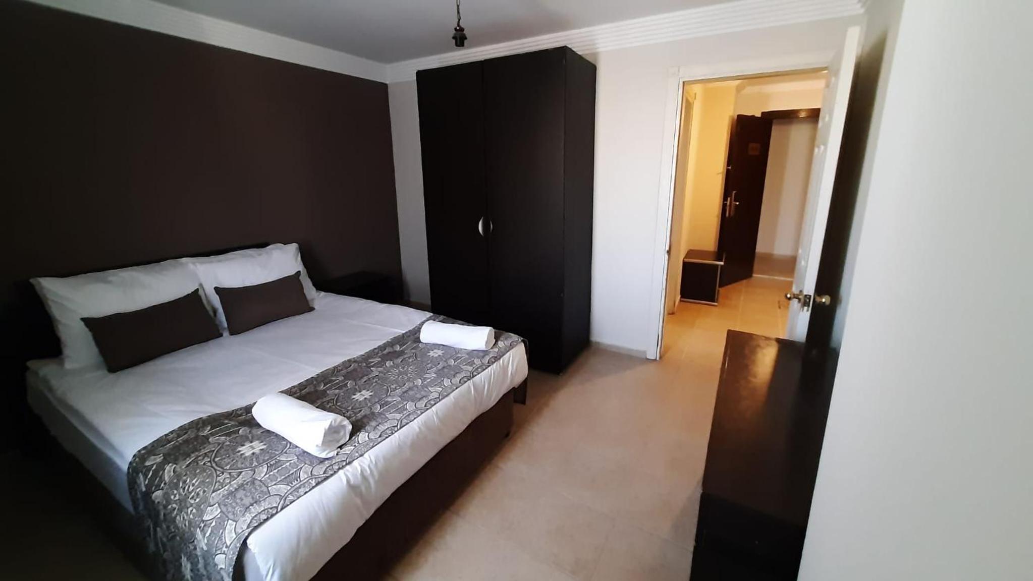 2 Bedrooms, Apartment