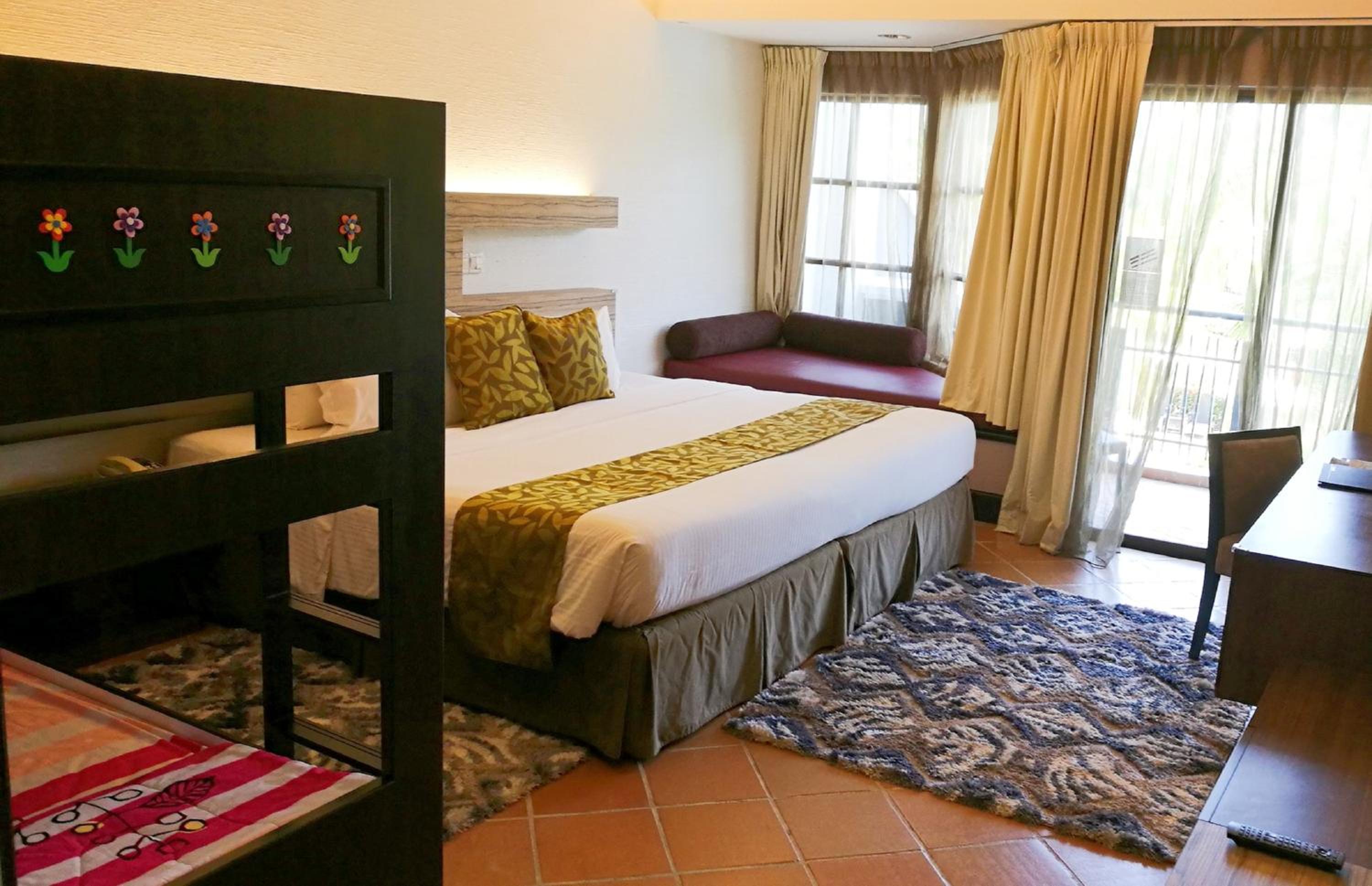 Family, Twin Beds, Sea Front, Thistle Port Dickson 5/9