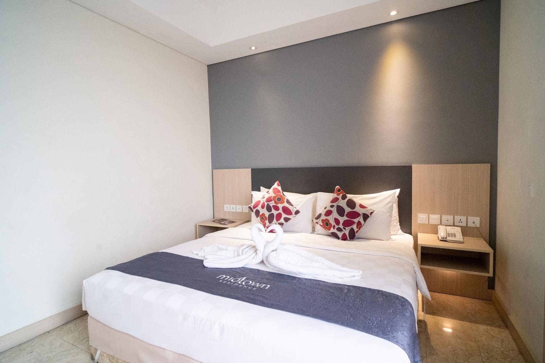 Splendid, Queen Bed