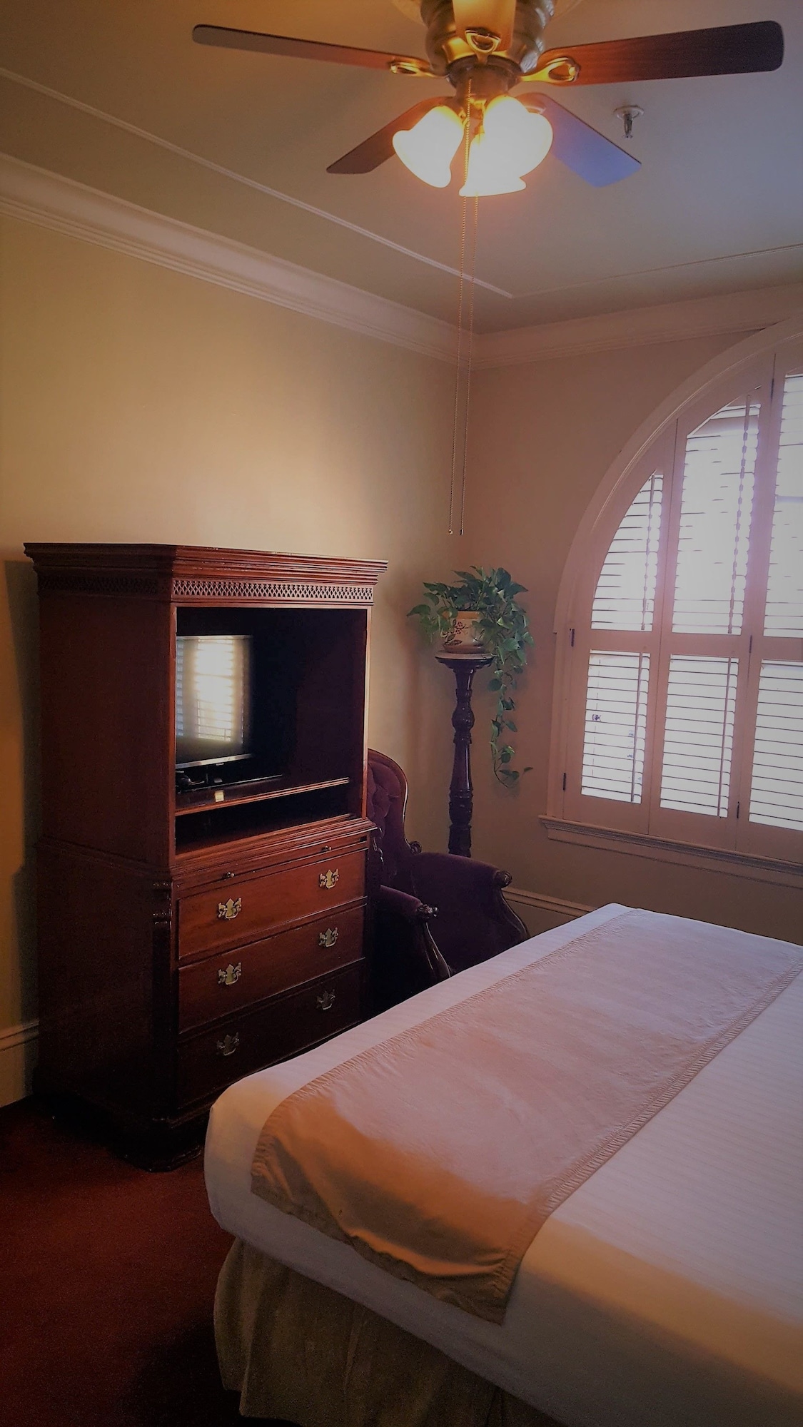 غرفة قياسية بسرير كينج، Monterey Hotel 3/4