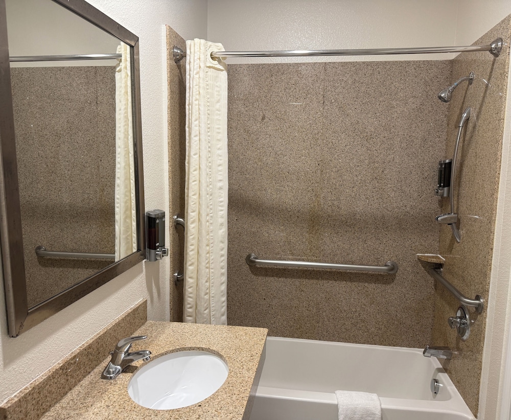 Regency Inn & Suites Baytown 60/62