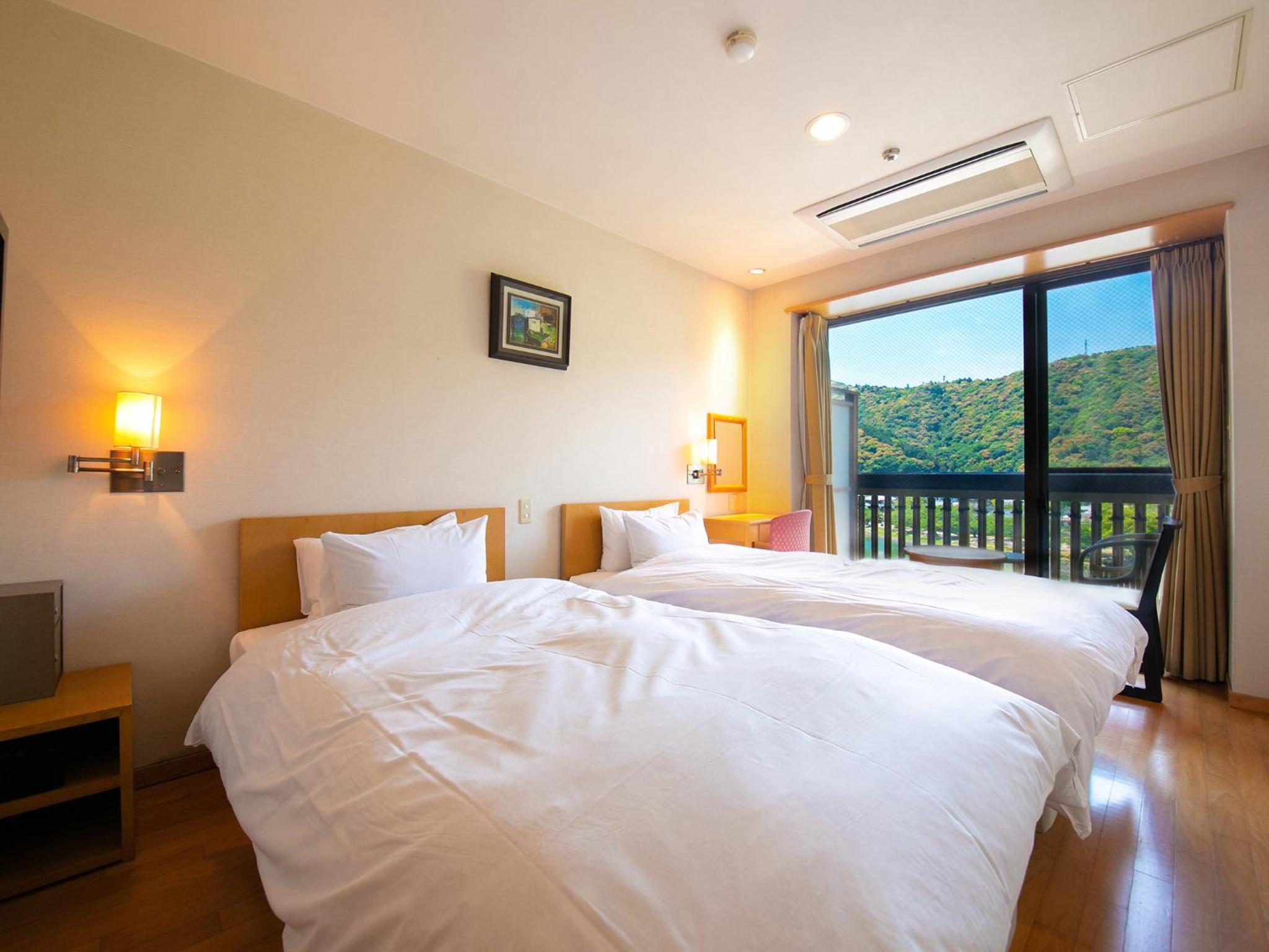 Room, Twin Beds