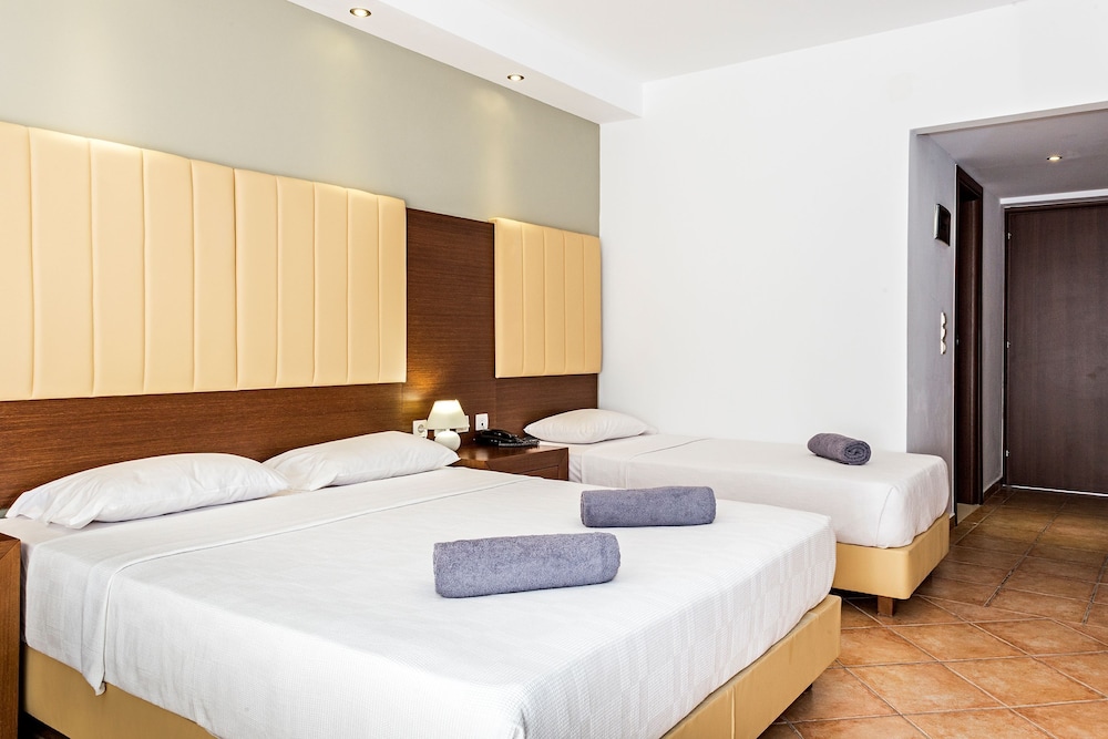 Room, Triple, 1 Double and 1 Single Bed, Land View