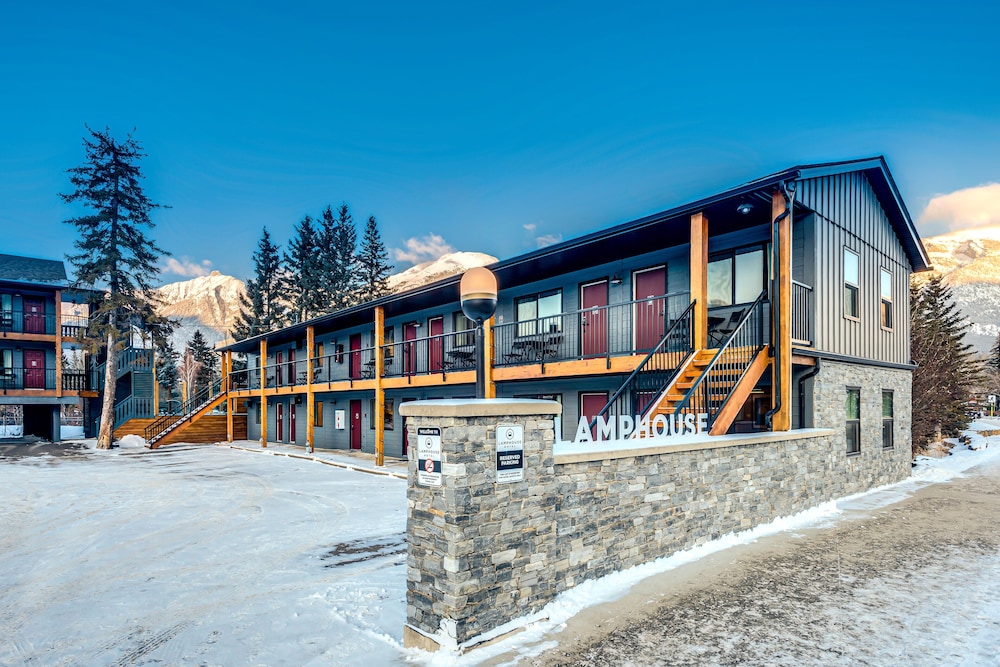 Lamphouse Hotel 35/49