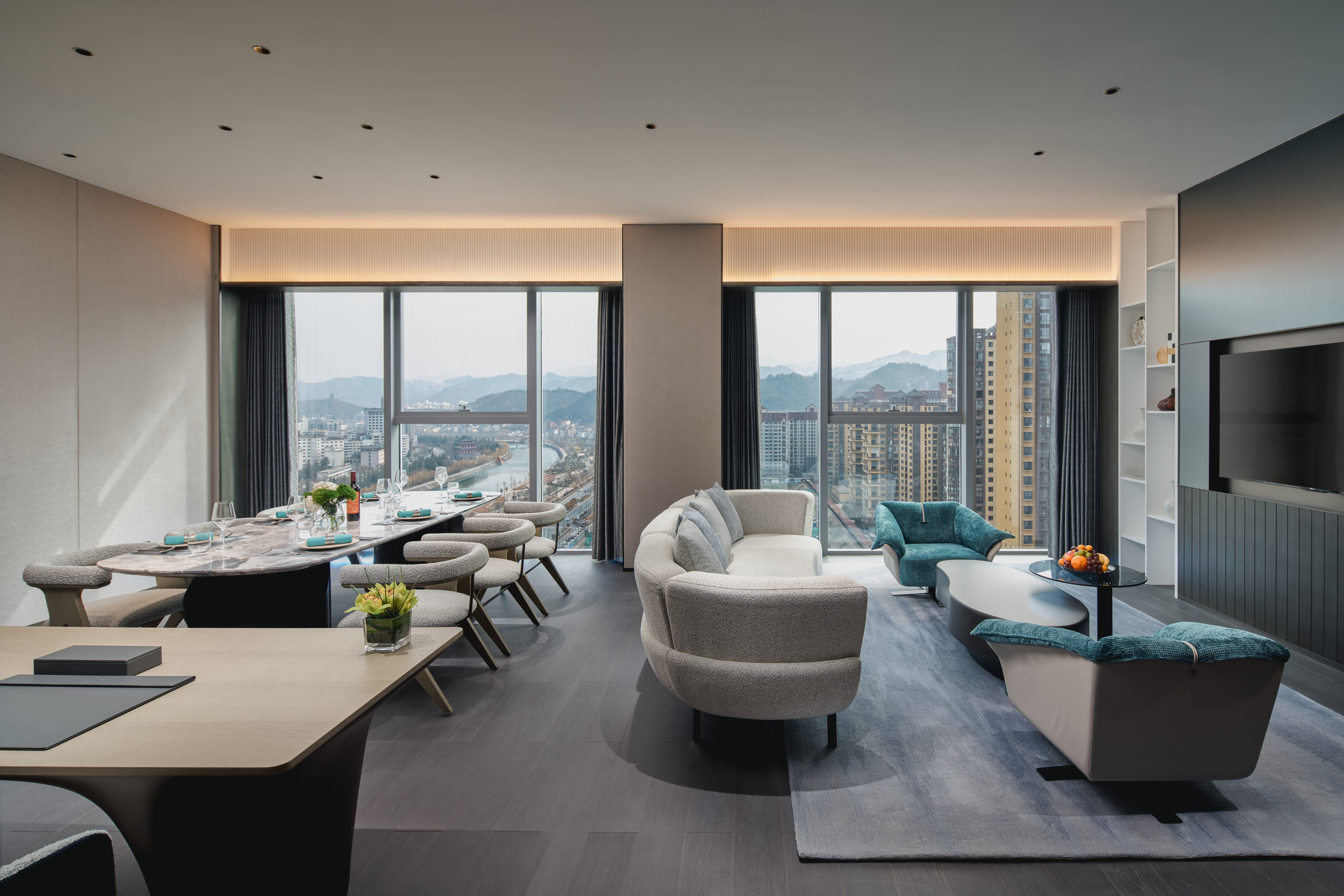 Suite, Riverside