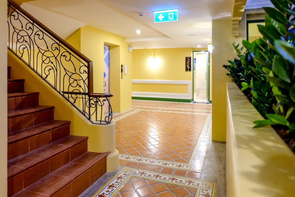 Siri Heritage Bangkok Hotel 8/71