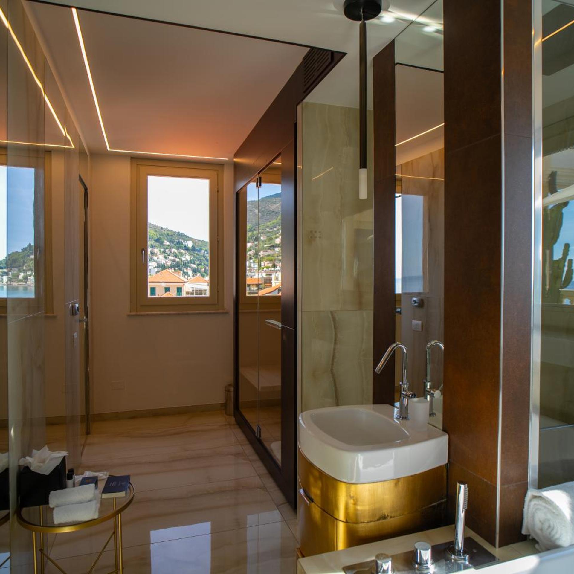 Ambassador, Suite، Grand Hotel Alassio Beach & SPA Resort 6/7