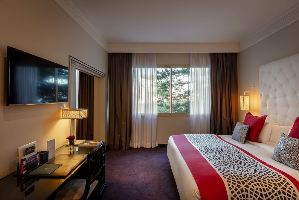PRESTIGE, SUITE, KING BED, GARDEN VIEW