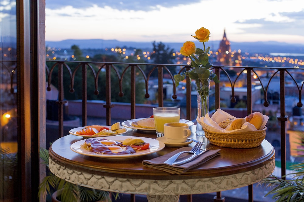 El Palomar Hotel 34/50