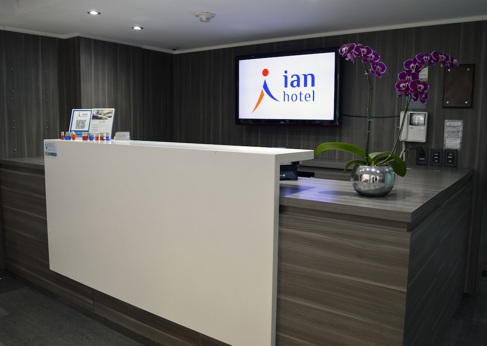 Ian Hotel (ex Howard Johnson Palermo) 4/54