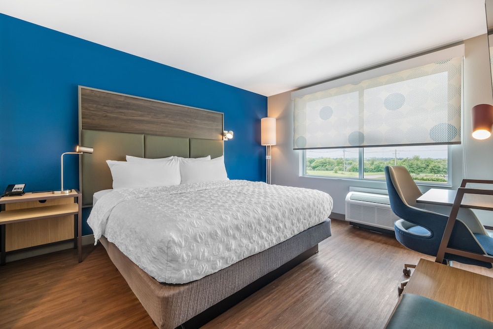 ROOM, KING BED