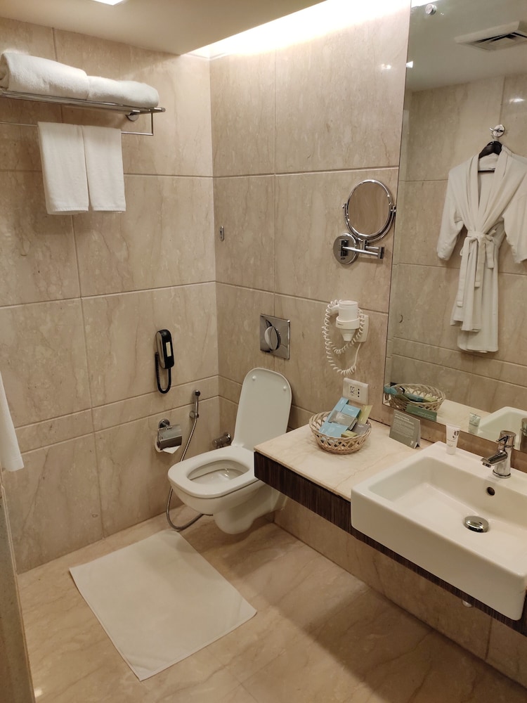 Radisson Hotel Sector 29 Gurugram 33/57