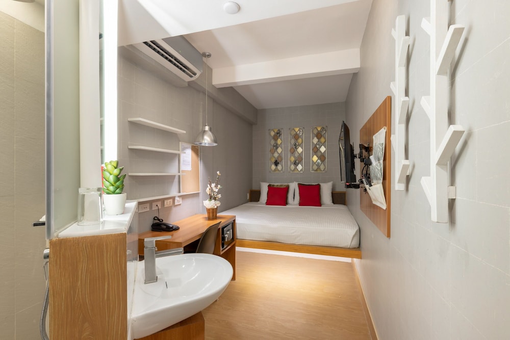 Selah Pods Hotel Manila 5/69