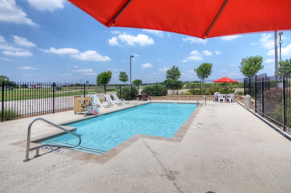 Motel6 Roanoke, TX - Northlake - Speedway 44/48