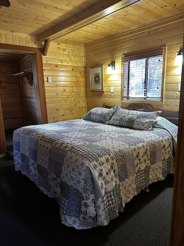 HONEYMOON, CABIN