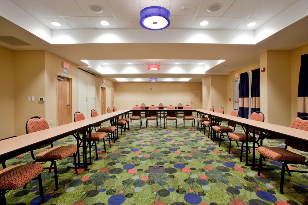 Holiday Inn Express Hotel and Suites Raleigh Sw Nc State 61/80