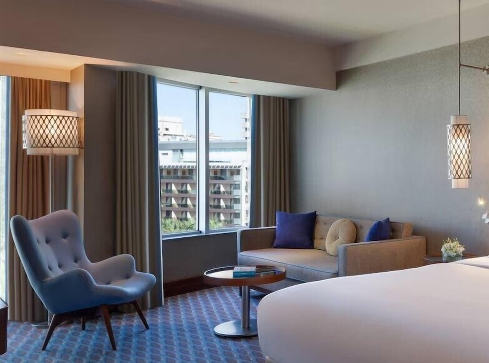 غرفة ديلوكس بسرير كينج بإطلالة على المدينة، Renaissance Izmir Hotel 4/10