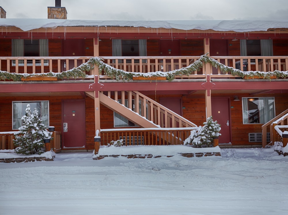 Antler Inn 2/47