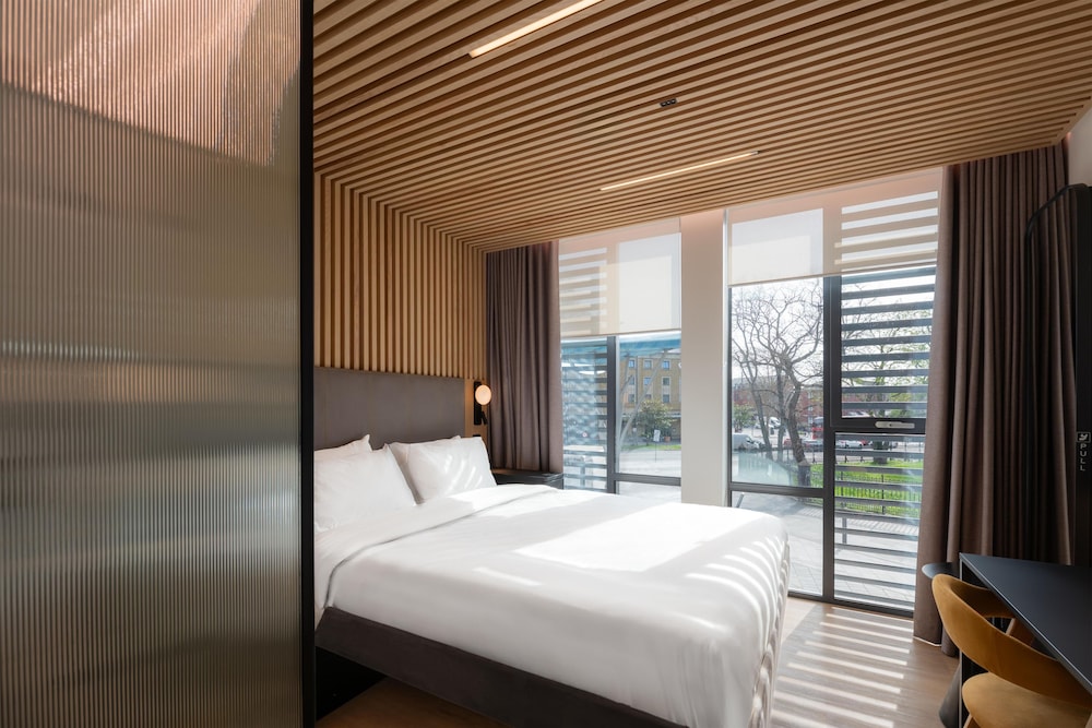 YOTELPAD London Stratford, Select by Hilton 20/50