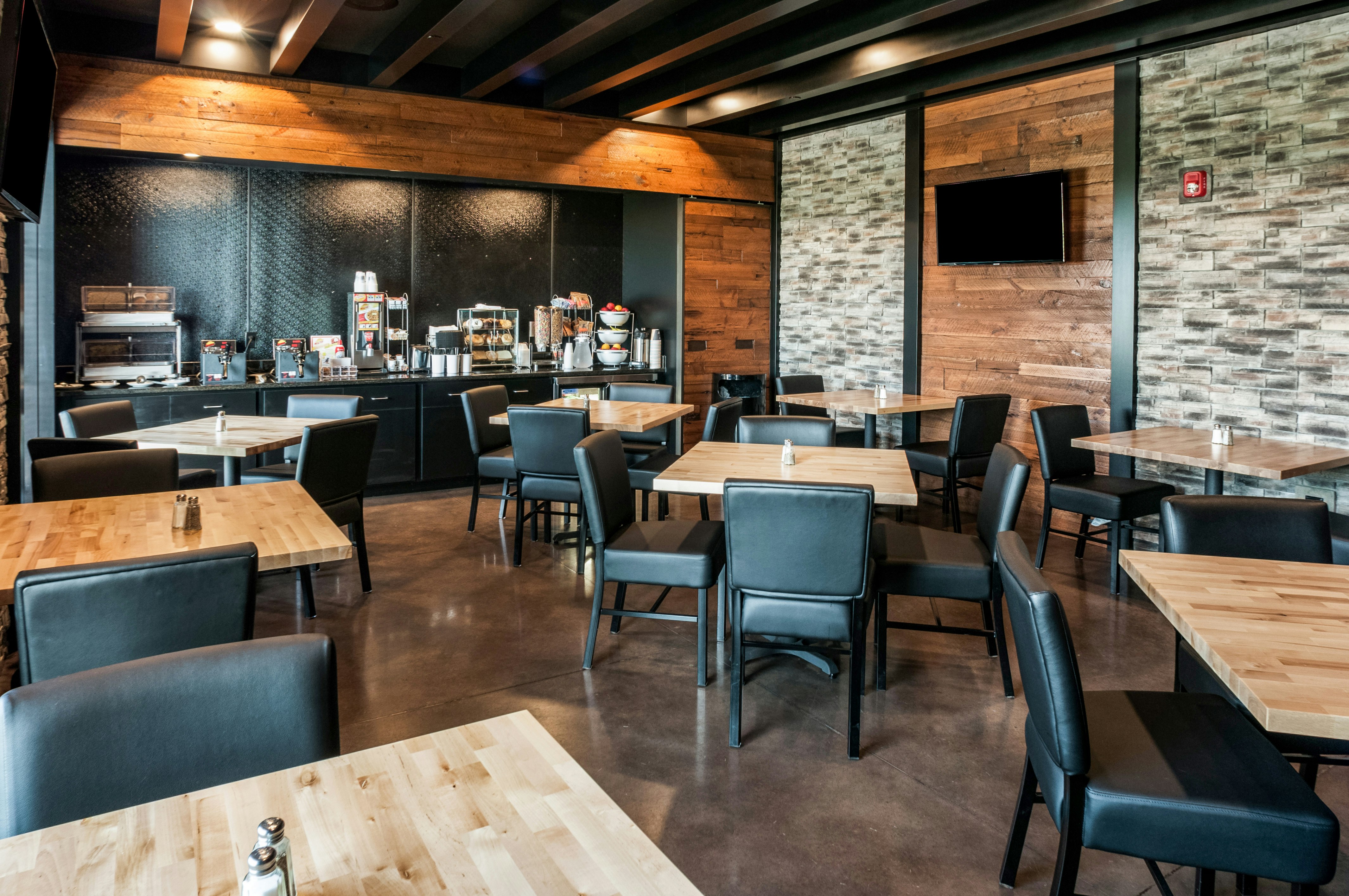Cobblestone Hotel & Suites - Appleton International Airport 54/62