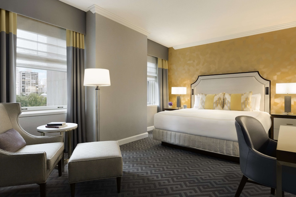 DELUXE, KING BED, BAY VIEW