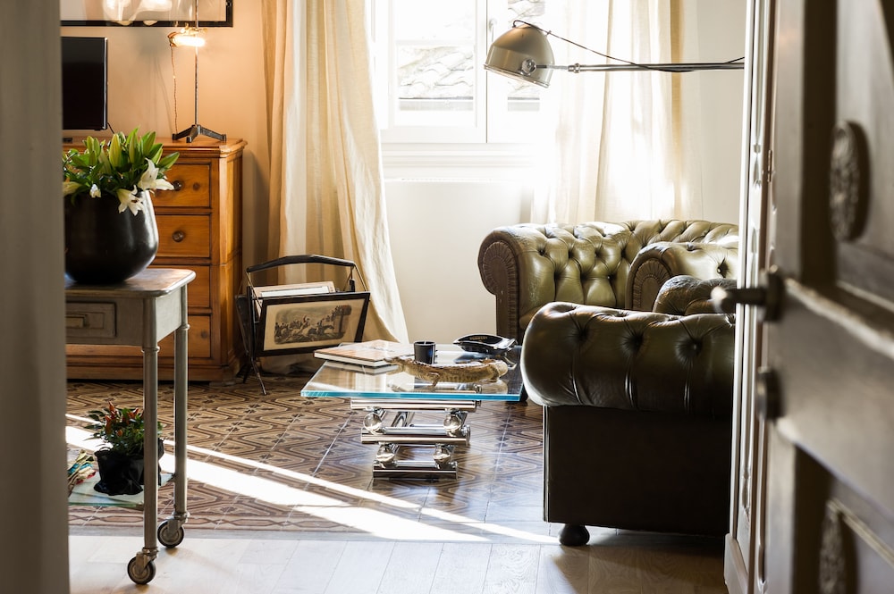 Arnobio Florence Suites 4/34