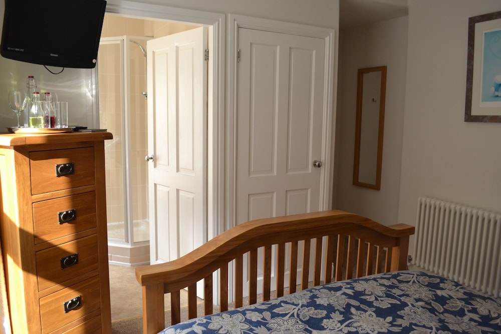 COED-Y-FRON GUEST HOUSE 4/30