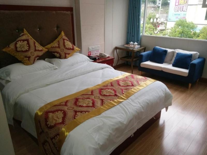 Shell Hotel Chongqing Chengkouxian Passenger Transportation Center Branch 4/18