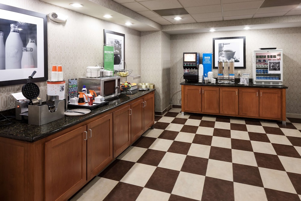 Hampton Inn Suites Cedar Rapids North 15/40