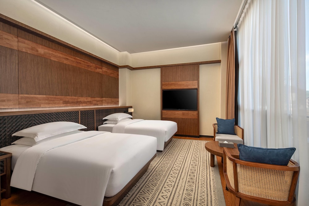 Wyndham Qingyuan Lianzhou Hot Spring Resort 5/24