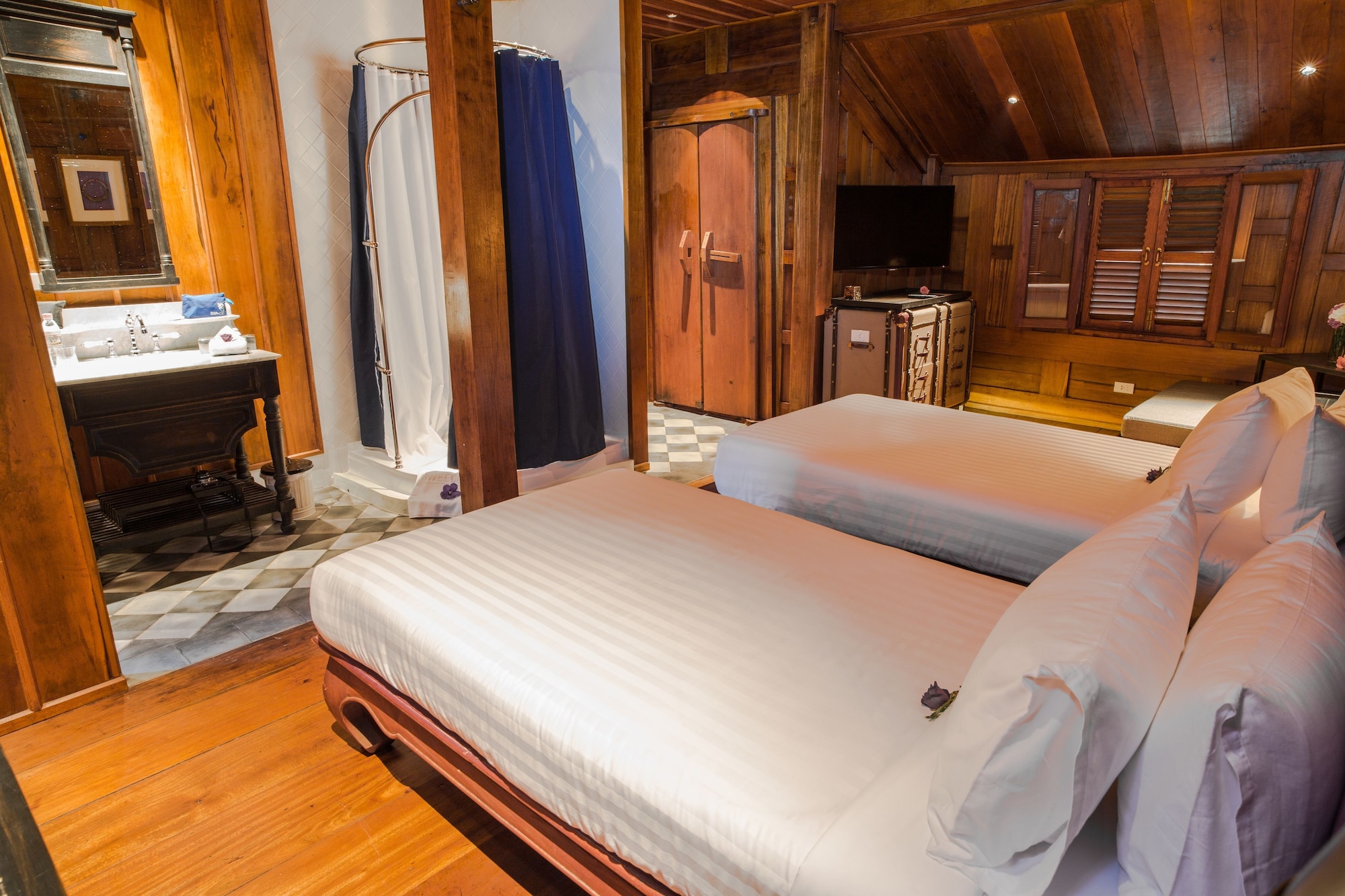 SUPERIOR ROOM