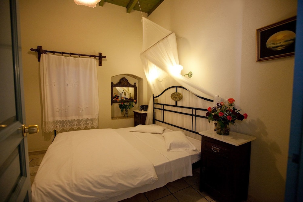 Pandora Suites 12/58