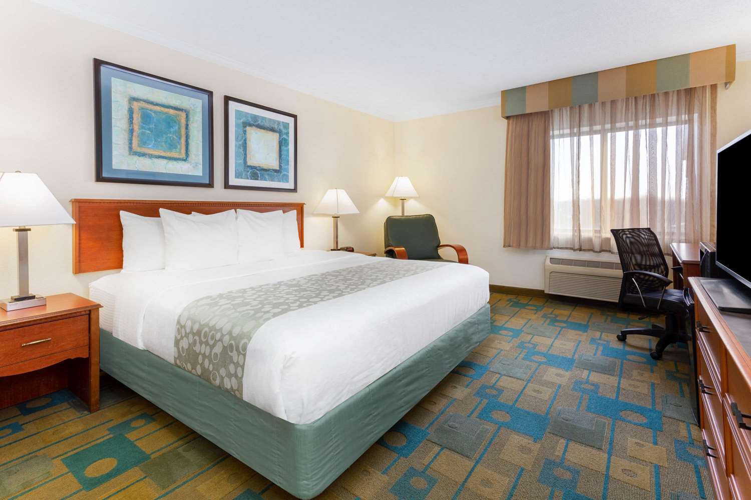 La Quinta Inn Chicago Willowbrook 4/24