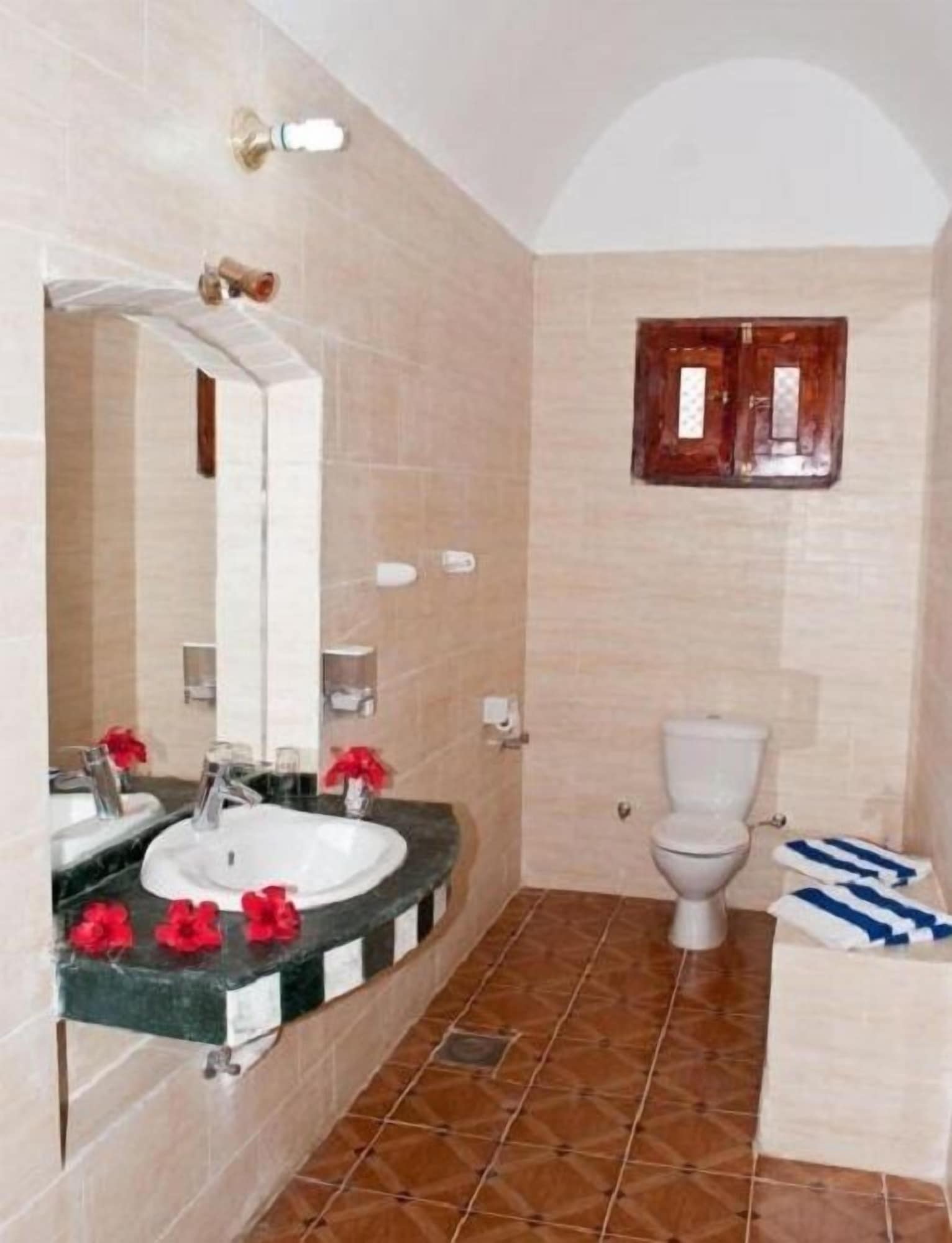 2 BEDROOMS, CONNECTING, FAMILY
