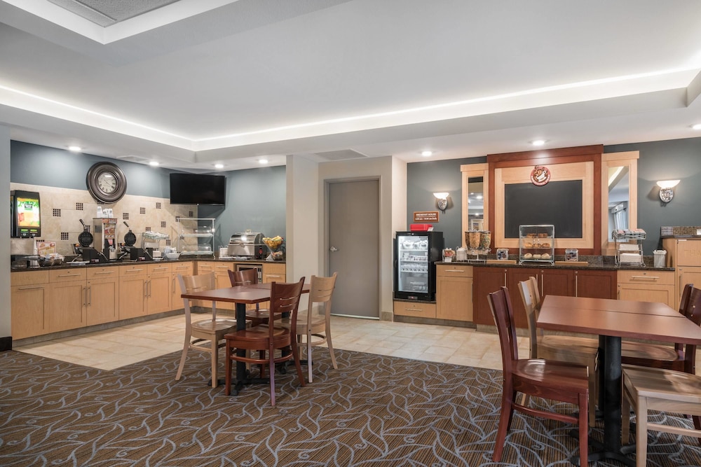 Americinn By Wyndham Winona 35/40